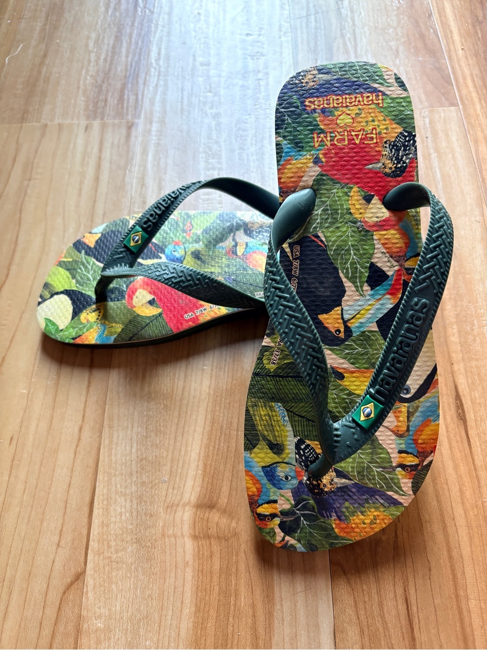 FARM Rio x Havaianas Floral Print Flip Flops with Dark Green Straps size 7/8